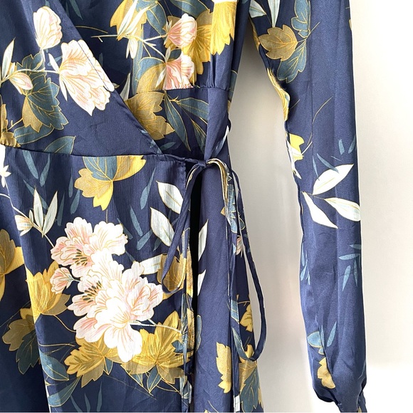 Lulus Love is Life Navy Blue Floral Print Satin Wrap Dress Size Small - Picture 6 of 11